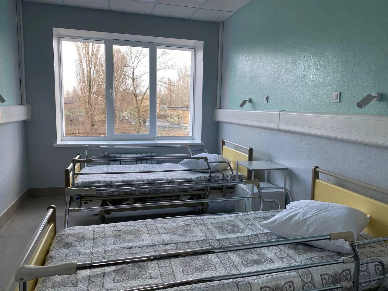 Installation des lits au centre d’infectiologie de Melitopol