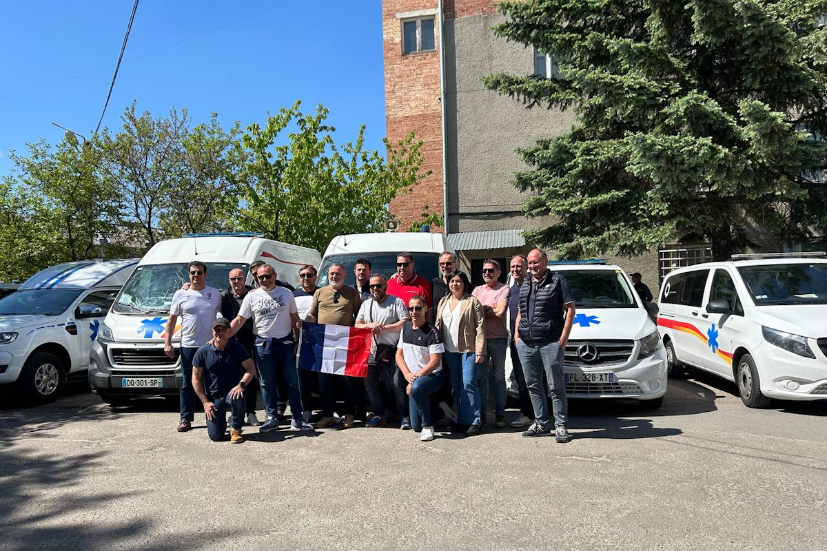 Neuf ambulances livrées en Ukraine